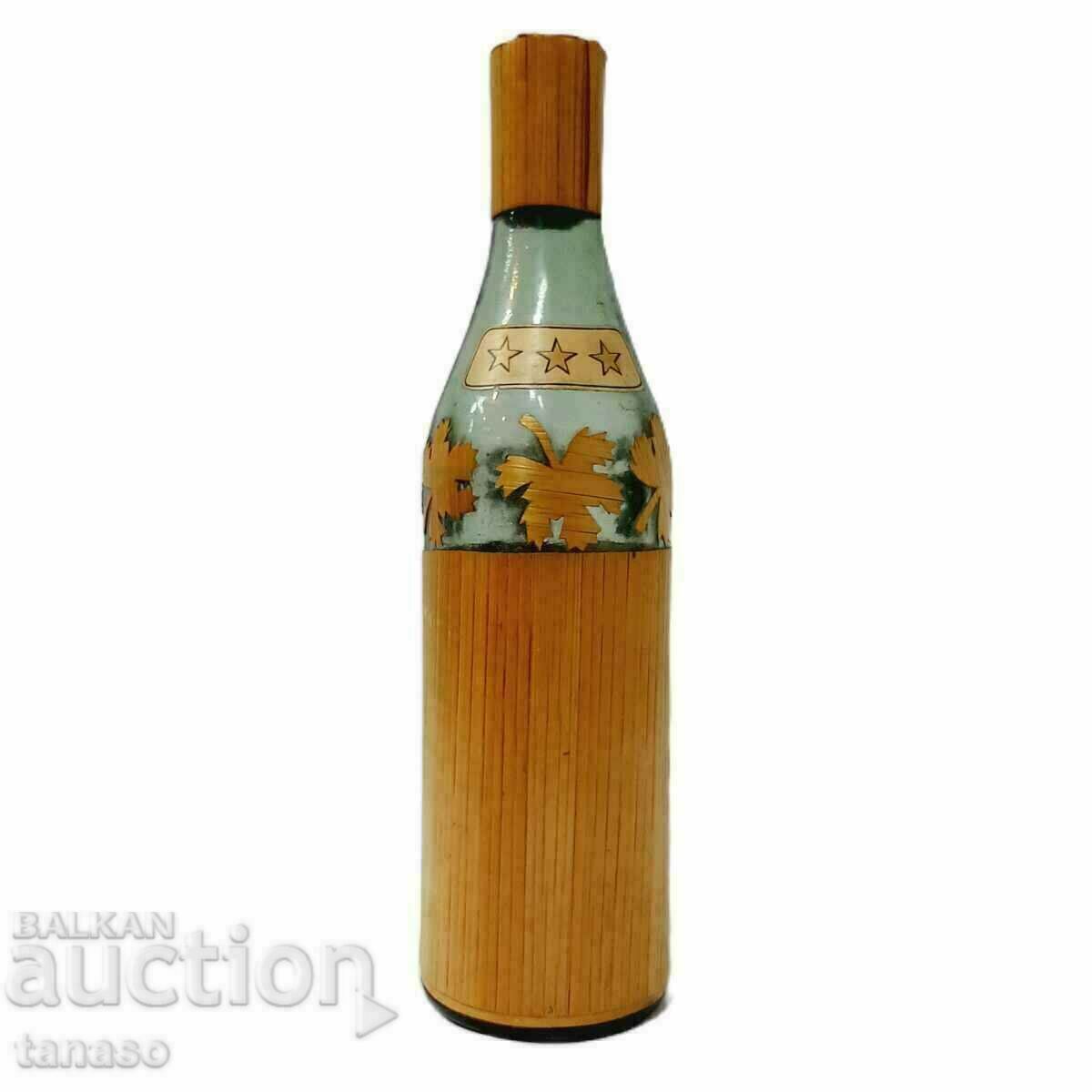 Παλιό διακοσμημένο μπουκάλι, αρμενικό κονιάκ (13.2)