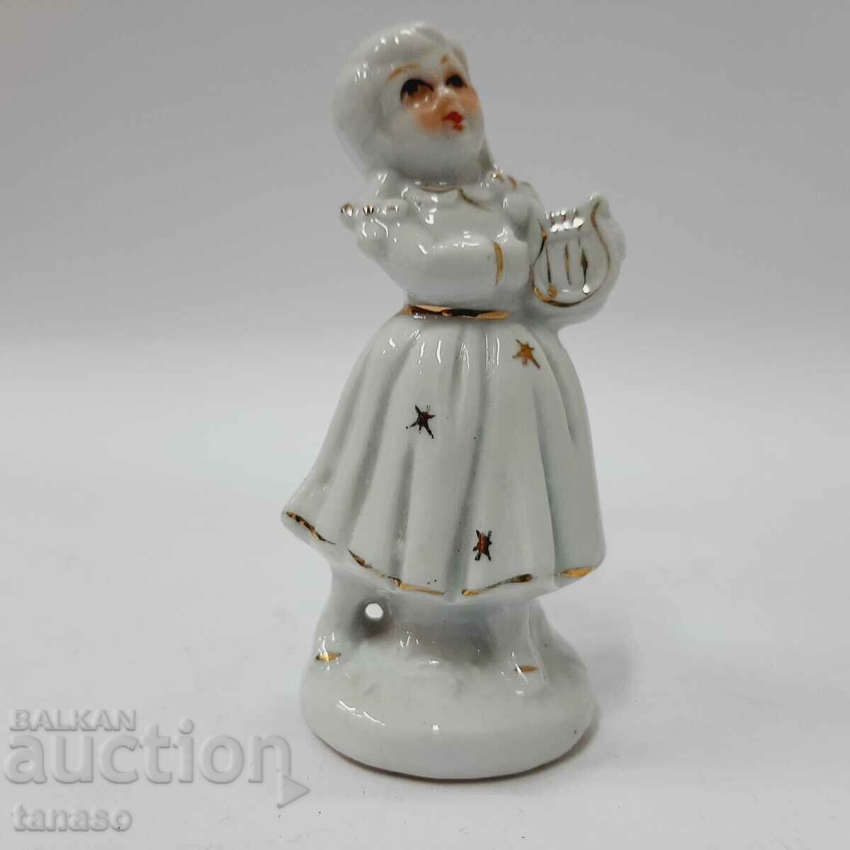 Delivery of Old porcelain figurine(3.2)