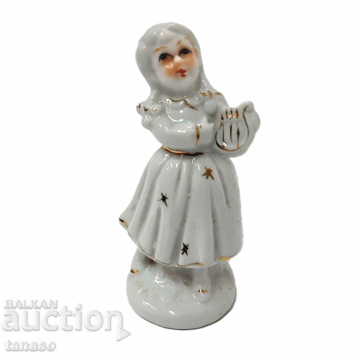 Old porcelain figurine(3.2)
