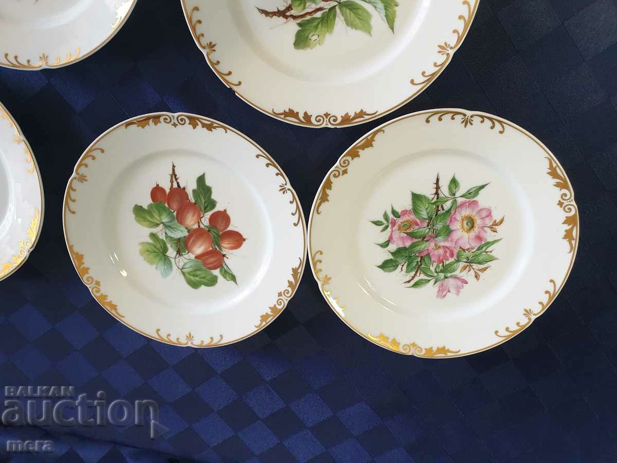 Porcelain plates with floral motifs with price 50.00 BGN | € 25.56 Porcelain plates with floral motifs with price 50.00 BGN | € 25.56