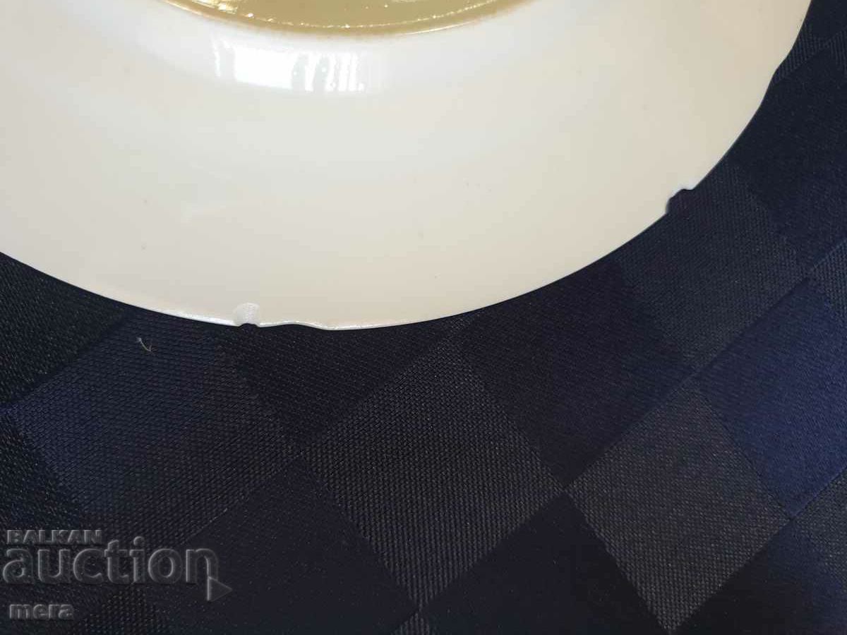 Porcelain plates with floral motifs - 6 Porcelain plates with floral motifs - 6