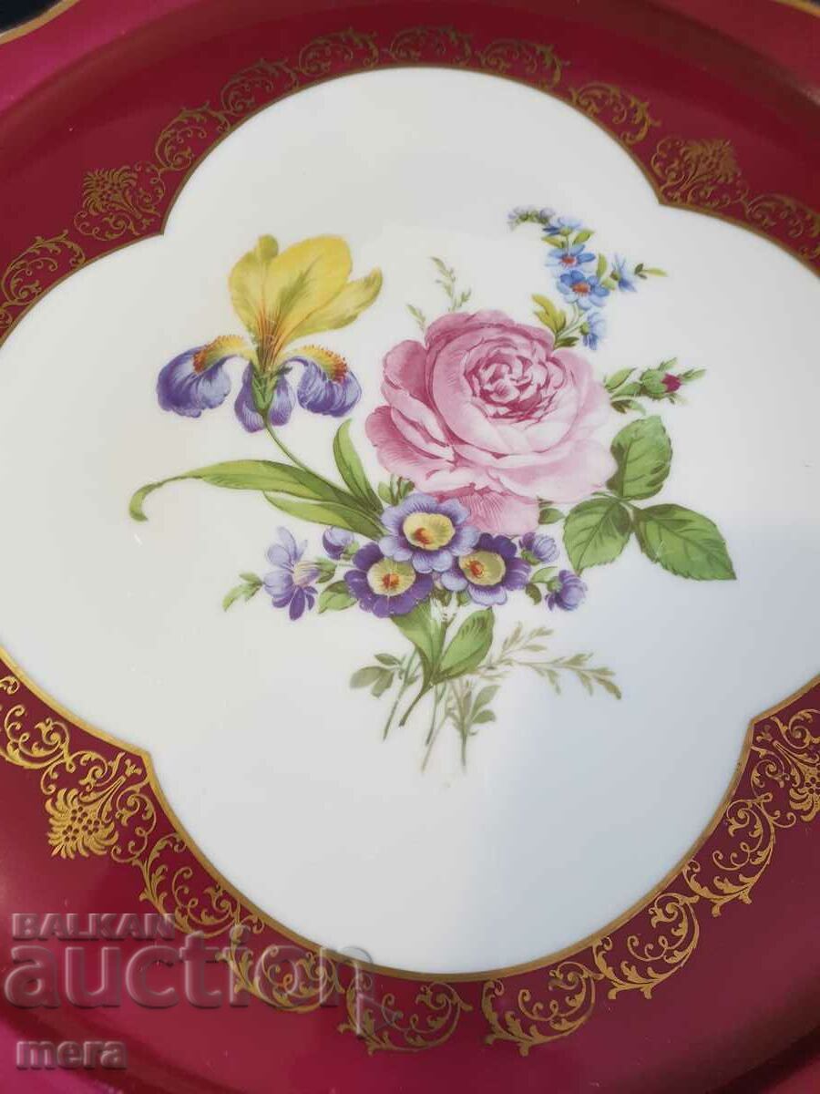 Large porcelain tray with rich gilding and floral motifs with price 70.00 BGN | € 35.79 Large porcelain tray with rich gilding and floral motifs with price 70.00 BGN | € 35.79