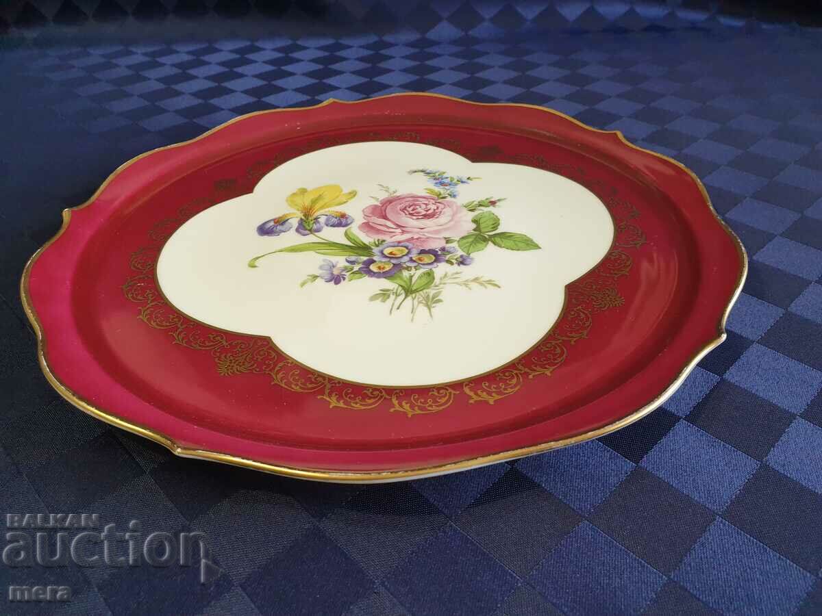 Auction Large porcelain tray with rich gilding and floral motifs Auction Large porcelain tray with rich gilding and floral motifs