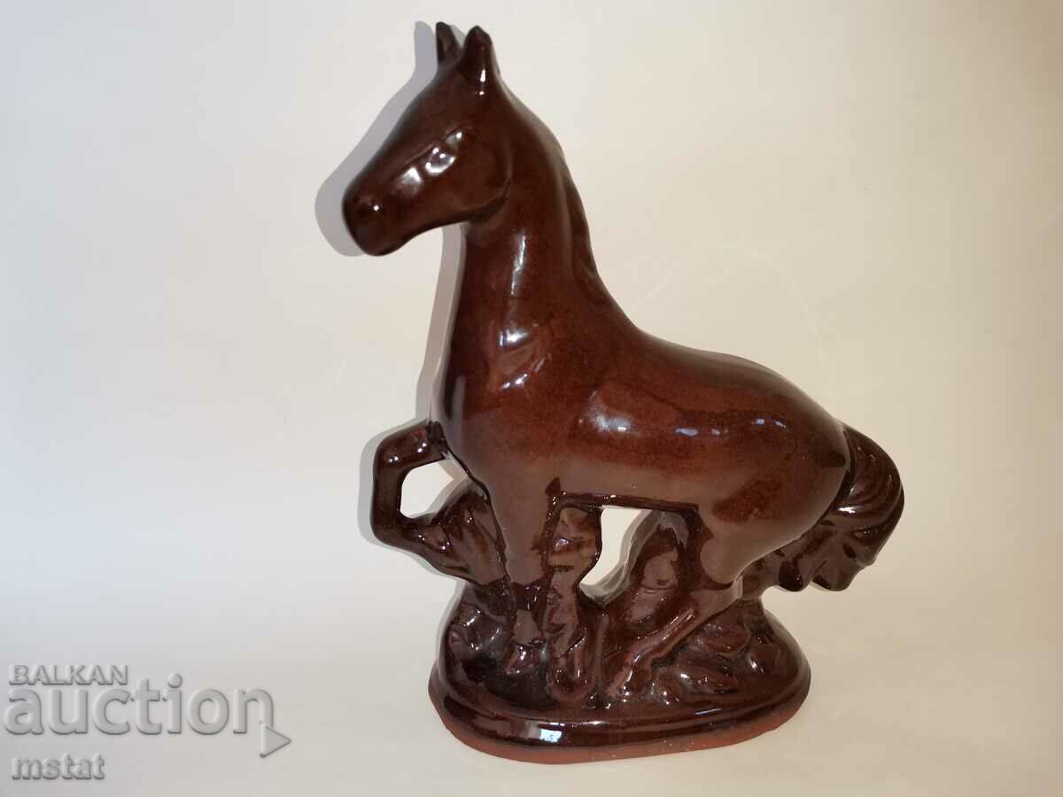 Statueta din ceramică a unui cal