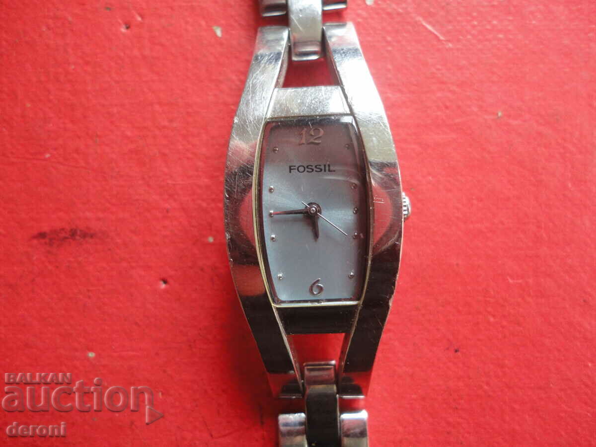 A great Fossil women's watch with price 30.00 BGN | € 15.34