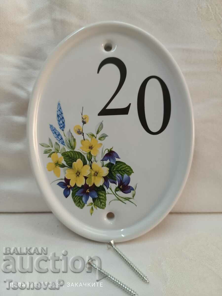 Placa de portelan cu flori si numarul 20
