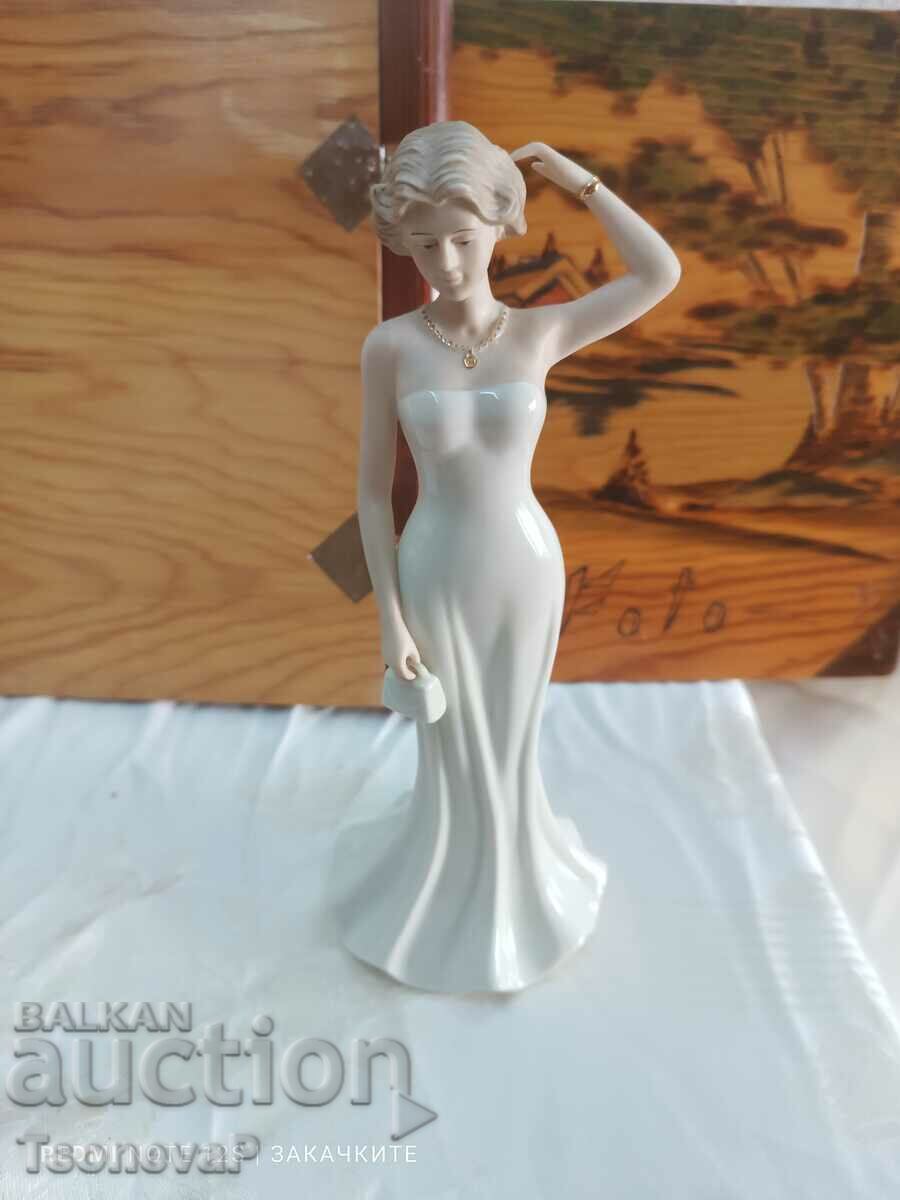 SBL REGAL HOUSE porcelain figurine