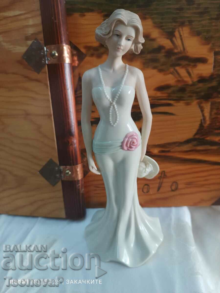 SBL REGAL HOUSE porcelain figurine