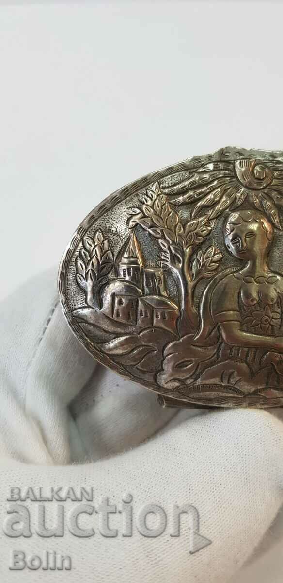 Delivery of Rare Wrought Renaissance Snuff Box