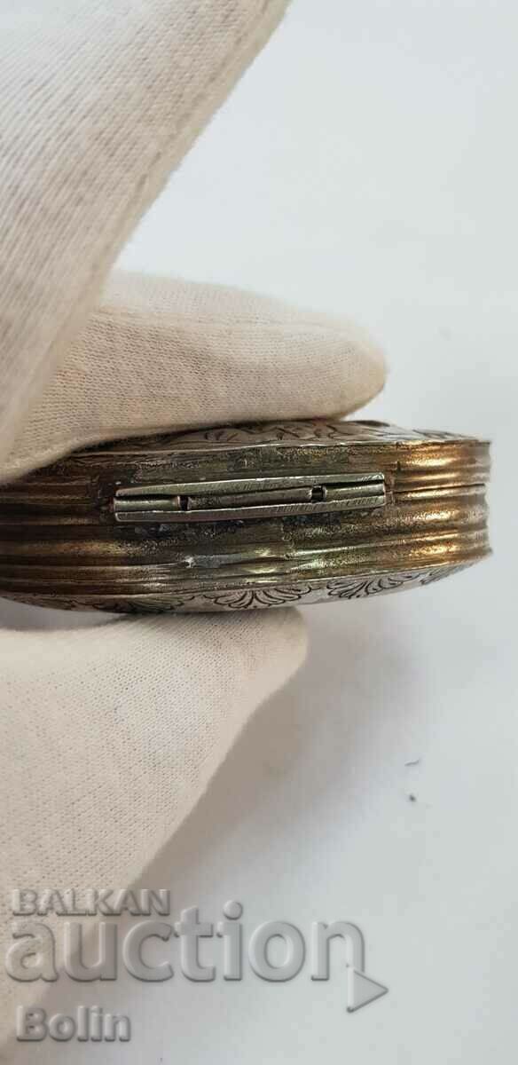 Rare Wrought Renaissance Snuff Box - 7