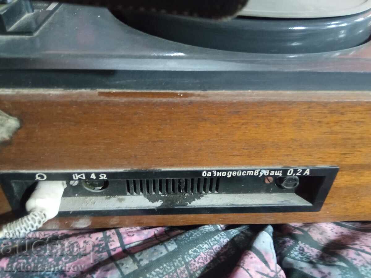 A record player from the good old days for collection with price 32.00 BGN | € 16.36 A record player from the good old days for collection with price 32.00 BGN | € 16.36