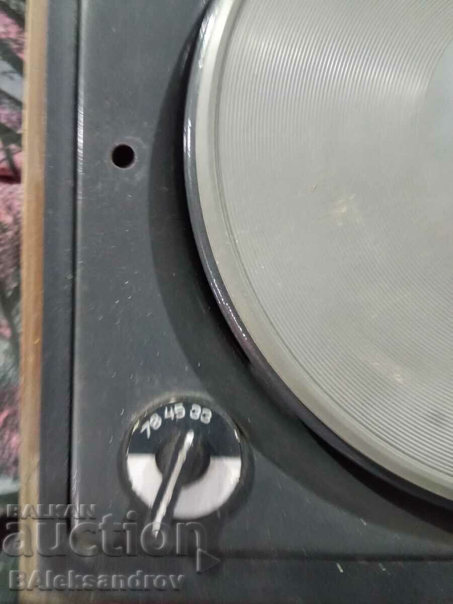 Auction A record player from the good old days for collection Auction A record player from the good old days for collection