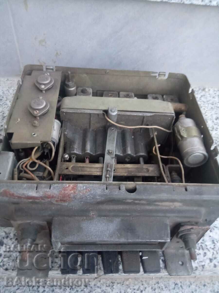 Много старо авто радио за колекция с цена 36.00 лв. | € 18.41 Много старо авто радио за колекция с цена 36.00 лв. | € 18.41