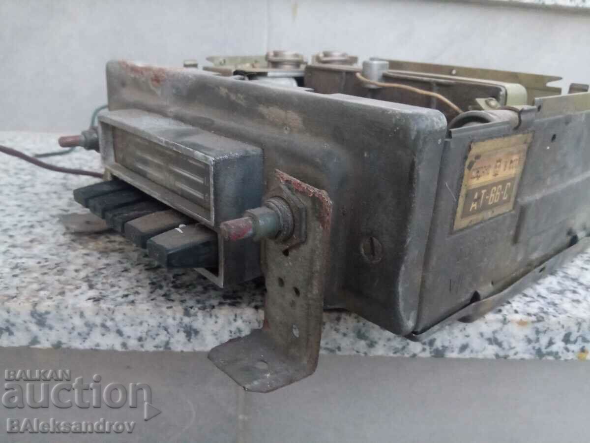 Аукцион Много старо авто радио за колекция Аукцион Много старо авто радио за колекция