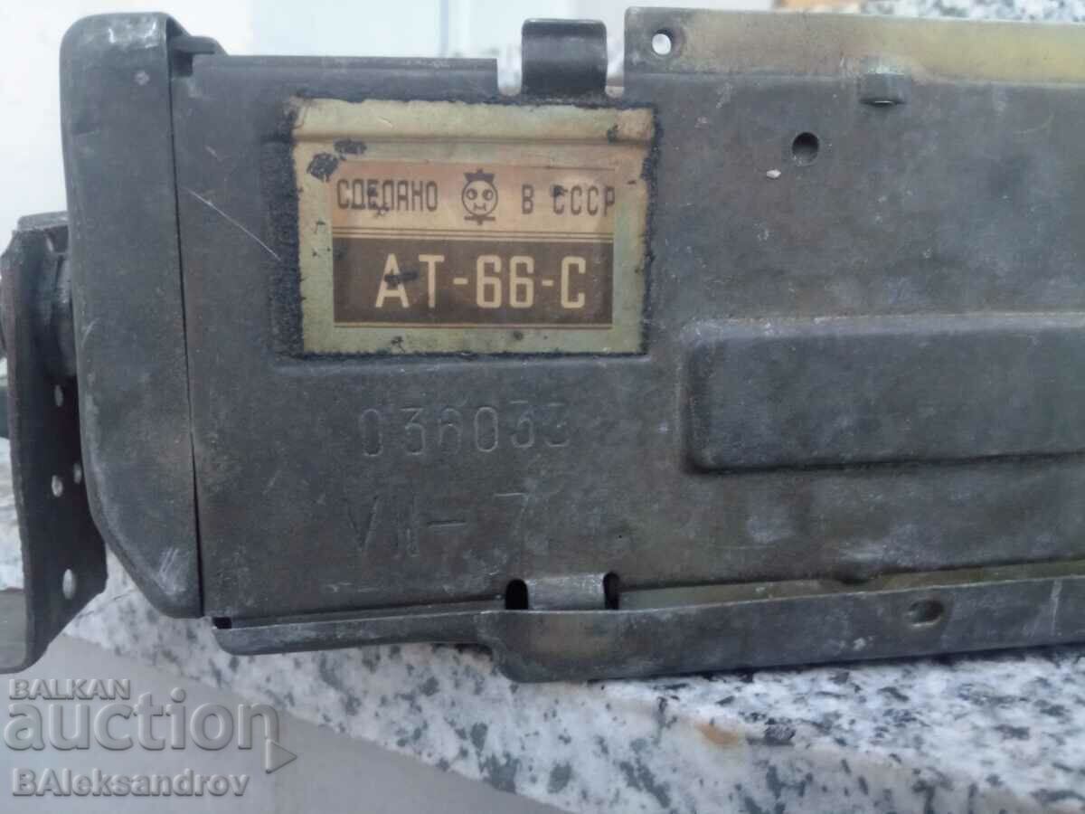 Доставка на Много старо авто радио за колекция Доставка на Много старо авто радио за колекция