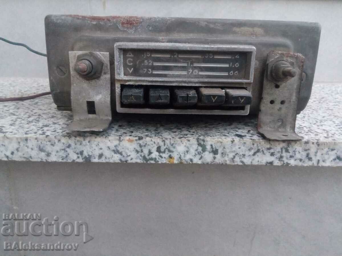 Πολύ παλιό ραδιόφωνο αυτοκινήτου για συλλογή