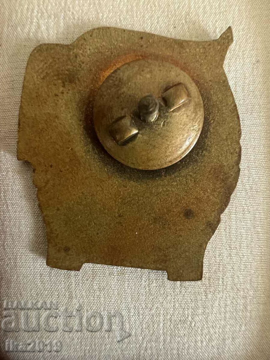 Rare award badge DISTINCTION KDS enamel on screw with price 359.99 BGN | € 184.06 Rare award badge DISTINCTION KDS enamel on screw with price 359.99 BGN | € 184.06