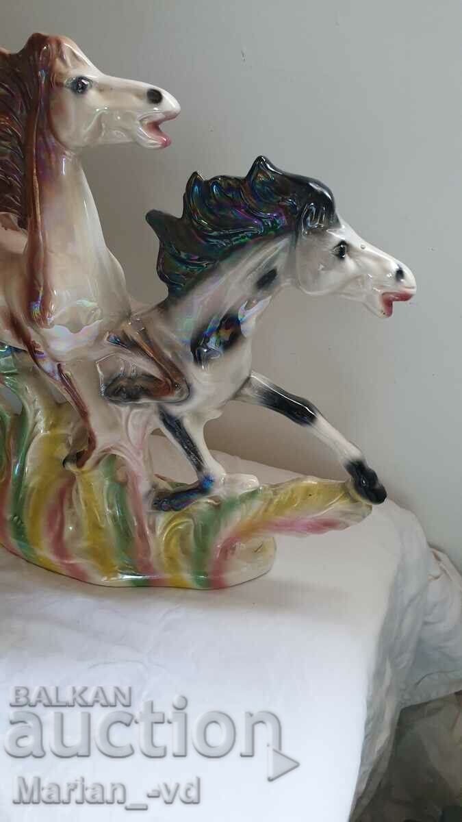 Μεγάλη πορσελάνινη φιγούρα με άλογα Ιταλία με τιμή 120.00 BGN | € 61.36 Μεγάλη πορσελάνινη φιγούρα με άλογα Ιταλία με τιμή 120.00 BGN | € 61.36