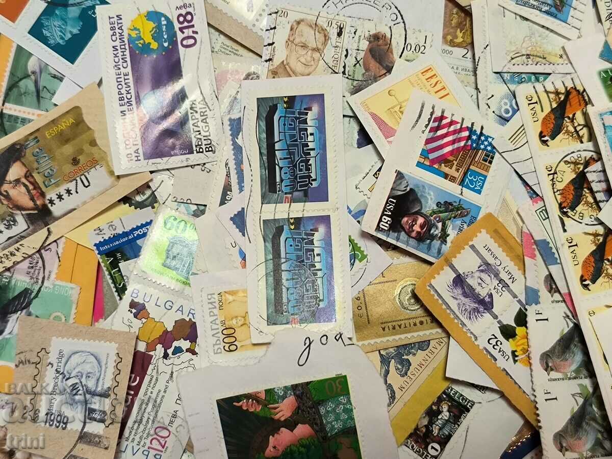 320 pieces of foreign countries briefcase stamps with price 10.00 BGN | € 5.11