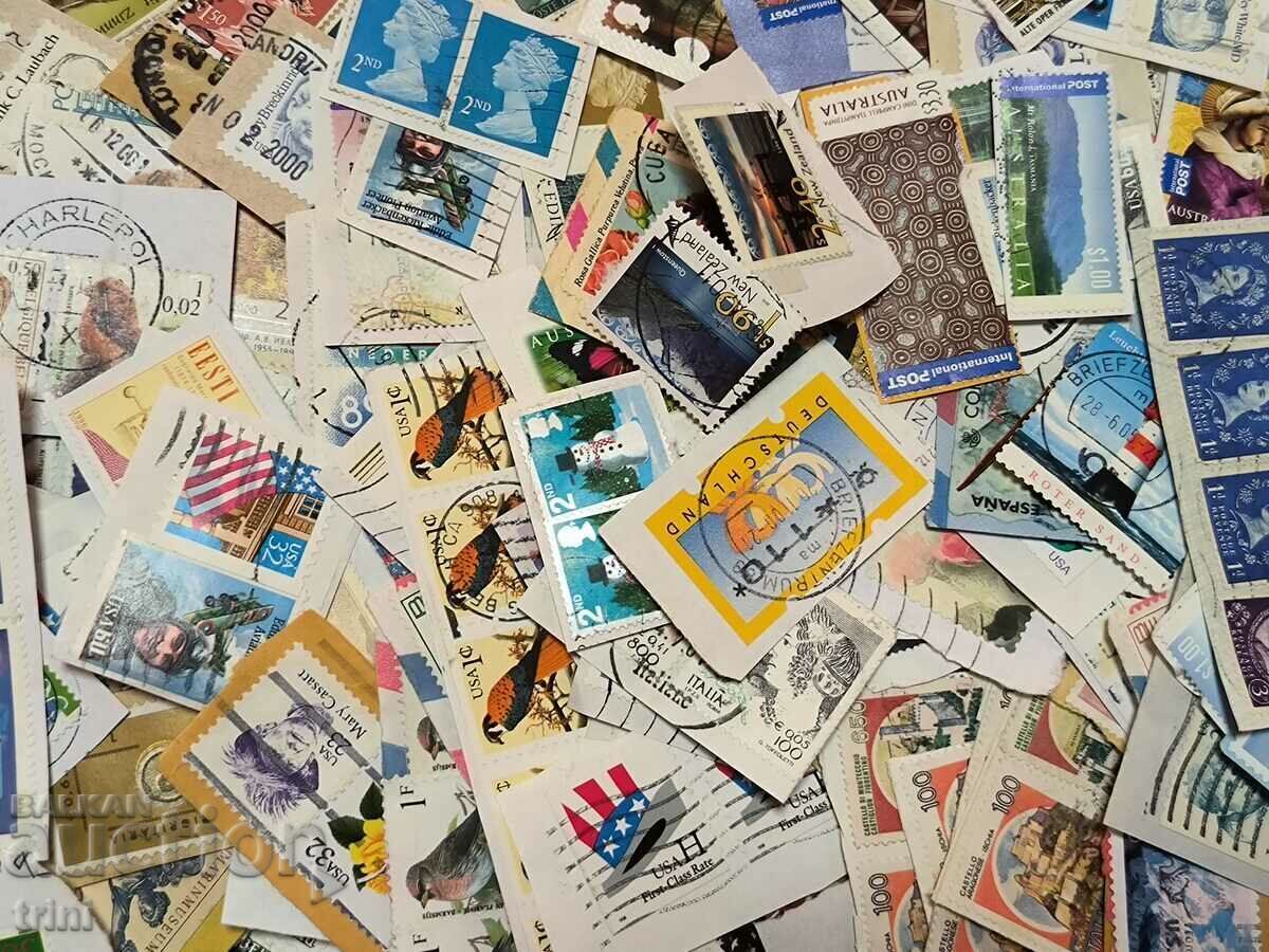 Auction  320 pieces of foreign countries briefcase stamps