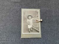 Παλιό φωτογραφικό χαρτόνι μικρό παιδί με μπάλα 1900