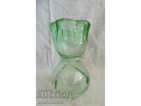 Малка ваза бледо зелено стъкло ръчна изработка