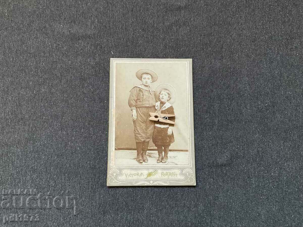 Foto vechi copii din carton cu pălării 1909