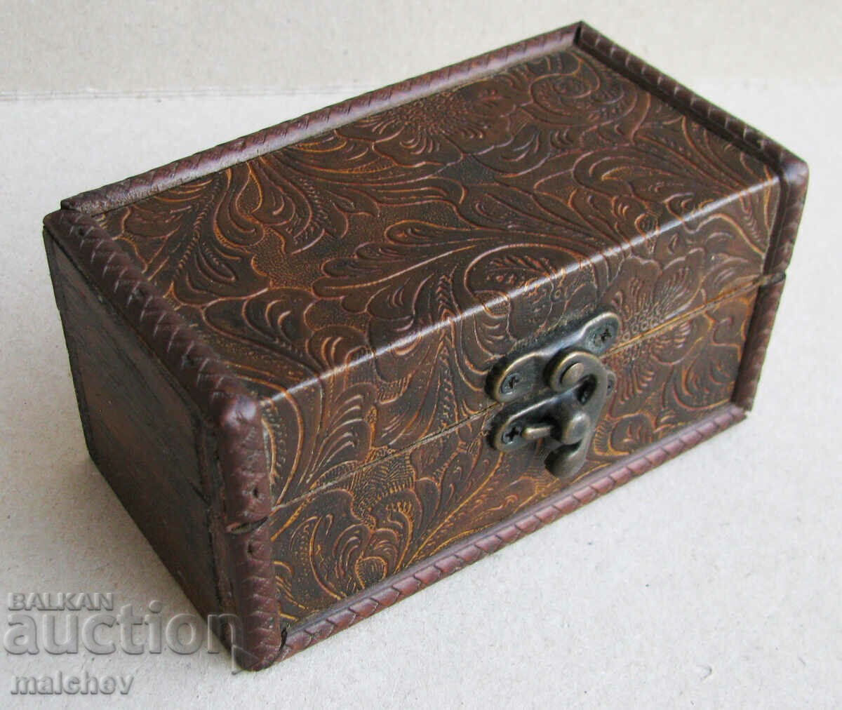 Old wooden box 13 cm with artificial leather, completely preserved