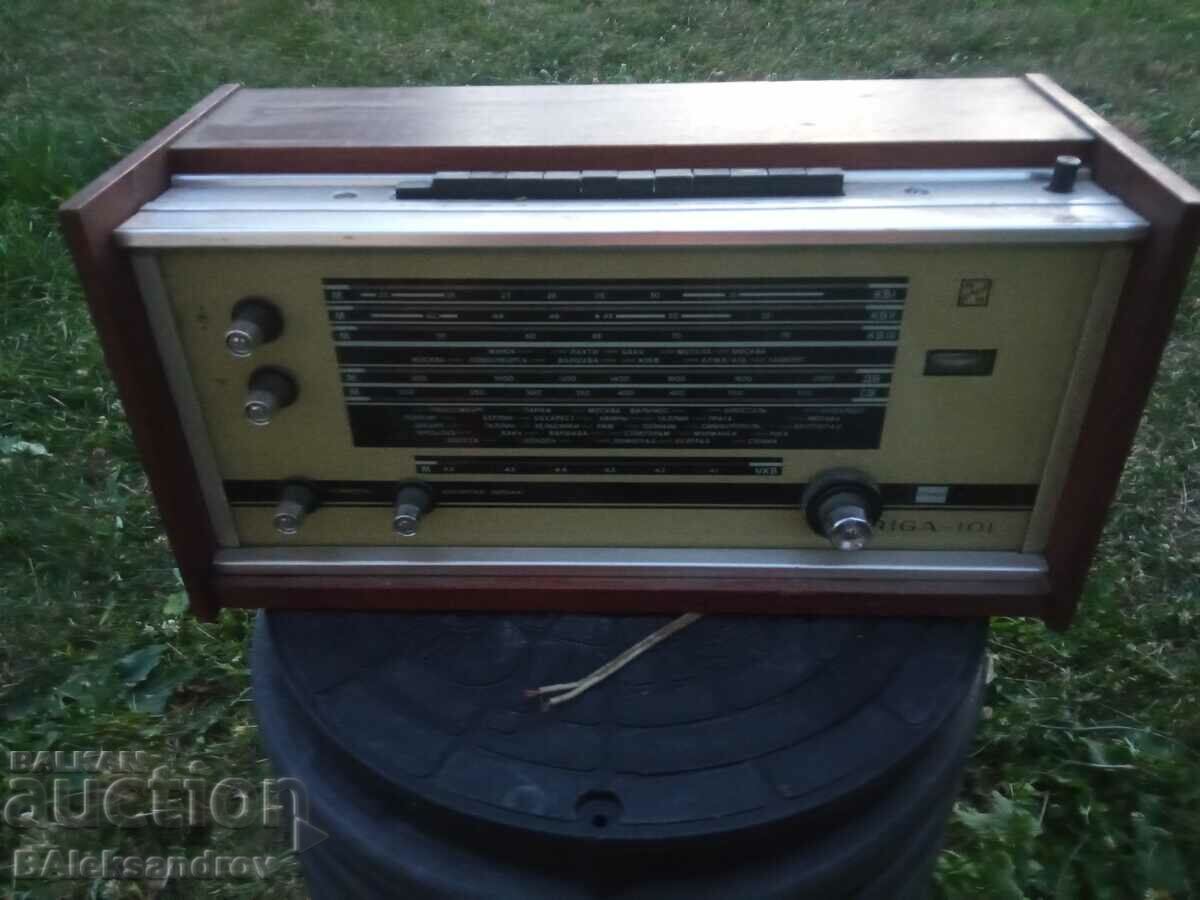 Old tube radio