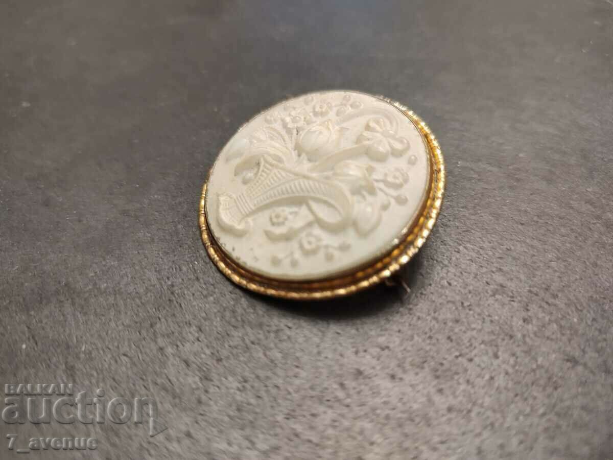 Brooch, flowers, 60-70s, 14.07.24 with price 199.00 BGN | € 101.75 Brooch, flowers, 60-70s, 14.07.24 with price 199.00 BGN | € 101.75