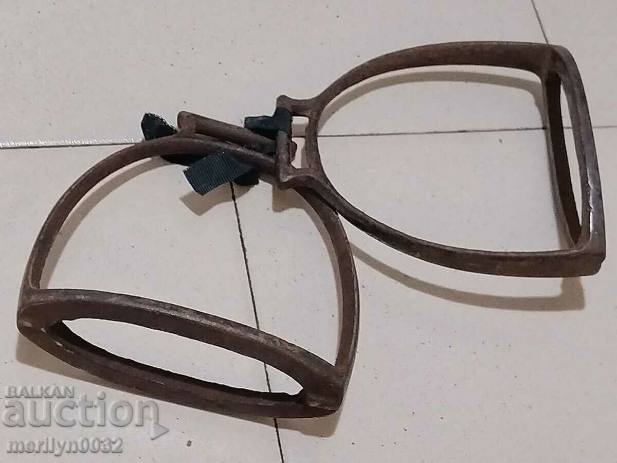 Auction Iron stirrups, spurs, saddle, cavalry Auction Iron stirrups, spurs, saddle, cavalry