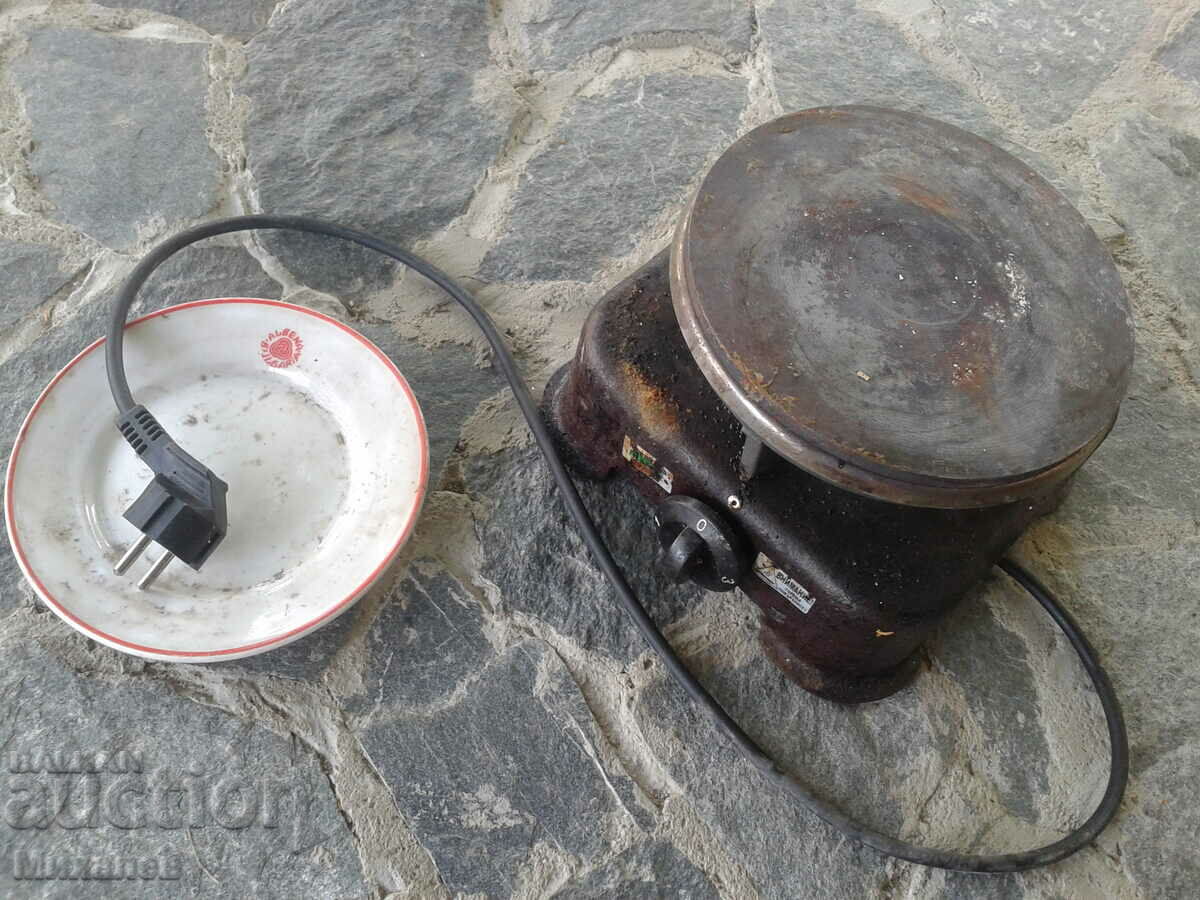 aragaz electric cu un cadou farfurioară de porțelan suvenir de la Albena