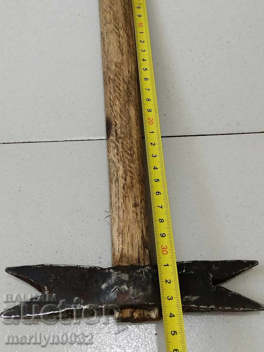 Delivery of Old tool ax blade profile hammer Delivery of Old tool ax blade profile hammer