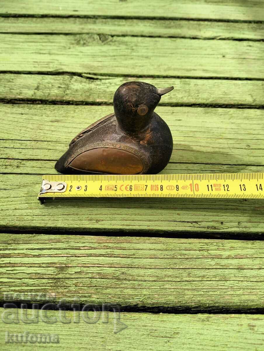 Δημοπρασία Λίγο ξύλο και χάλκινη πάπια Δημοπρασία Λίγο ξύλο και χάλκινη πάπια