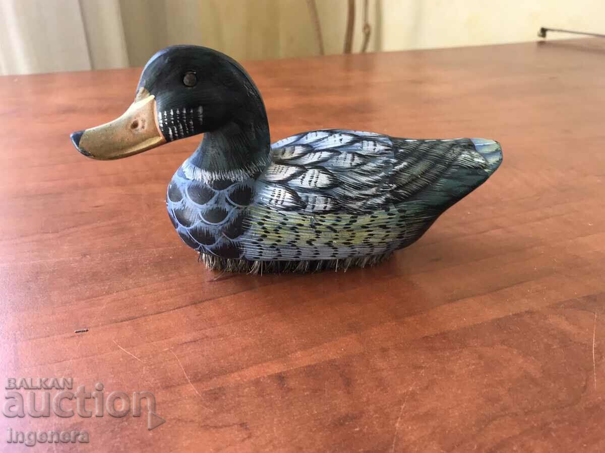 PERIE FIGURA LEMN DE RATĂ PĂR NATURAL cu preț 38.00 BGN | € 19.43 PERIE FIGURA LEMN DE RATĂ PĂR NATURAL cu preț 38.00 BGN | € 19.43