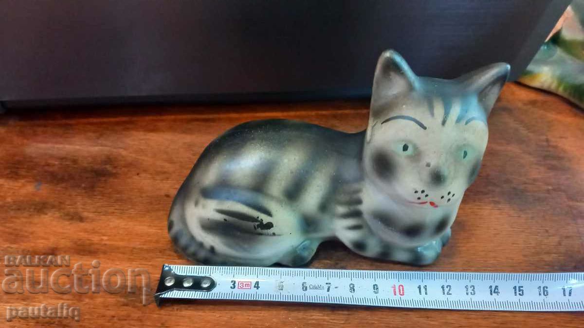 CERAMIC STATUETTE - 6 CERAMIC STATUETTE - 6