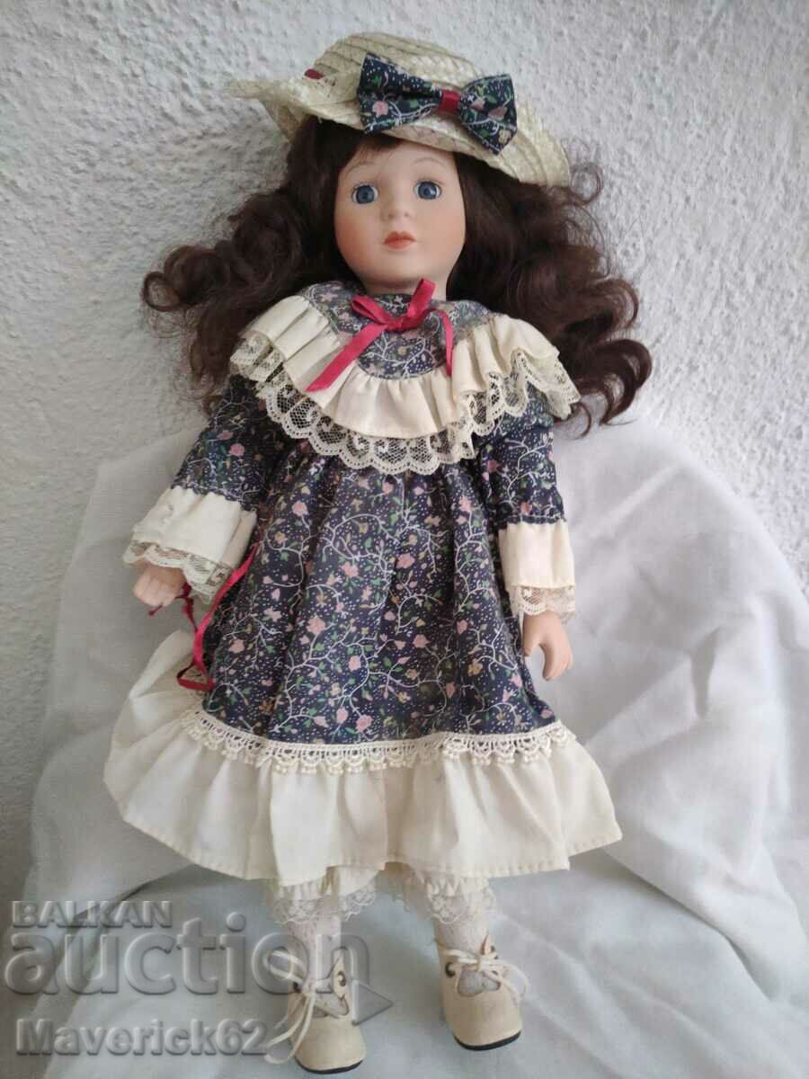 Голяма порцеланова кукла #1