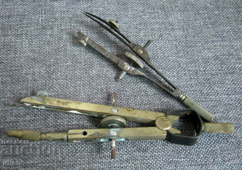 2 τεμ. παλιά πυξίδα + εργαλείο σχεδίασης με τιμή 20.00 BGN | € 10.23 2 τεμ. παλιά πυξίδα + εργαλείο σχεδίασης με τιμή 20.00 BGN | € 10.23