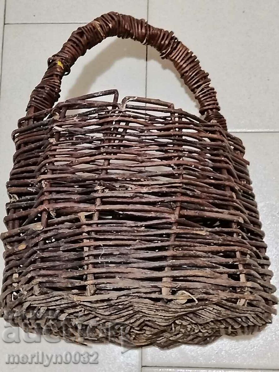 Auction  An old small basket made of wicker kosh paneer