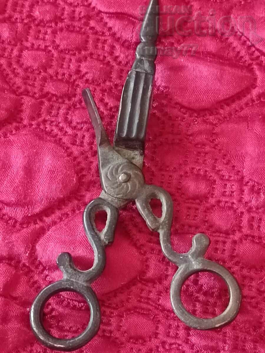 Bronze scissors for extinguishing a hanging wick lamp 19th century