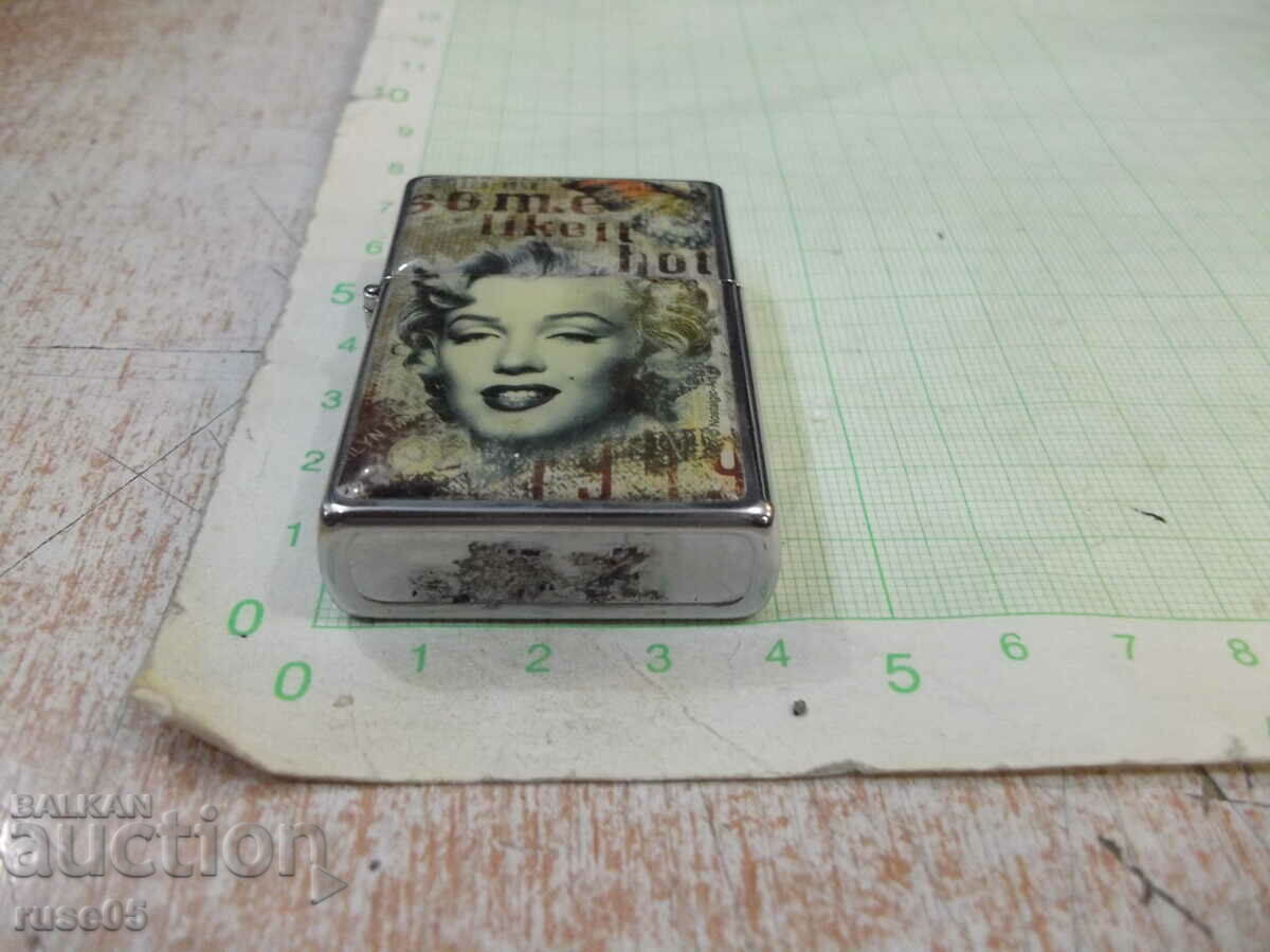 Gasoline lighter working with price 10.00 BGN | € 5.11 Gasoline lighter working with price 10.00 BGN | € 5.11