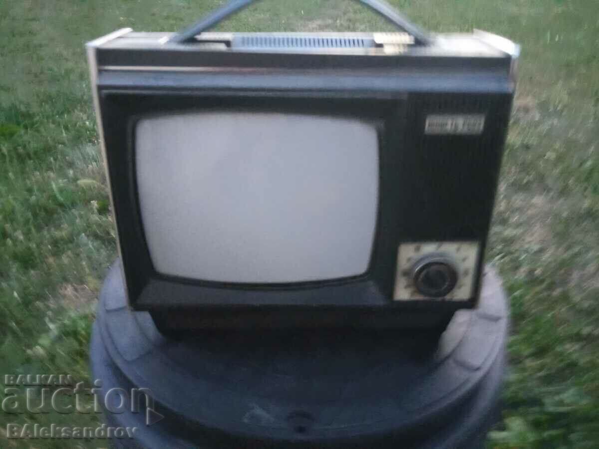 Стар портативен телевизор
