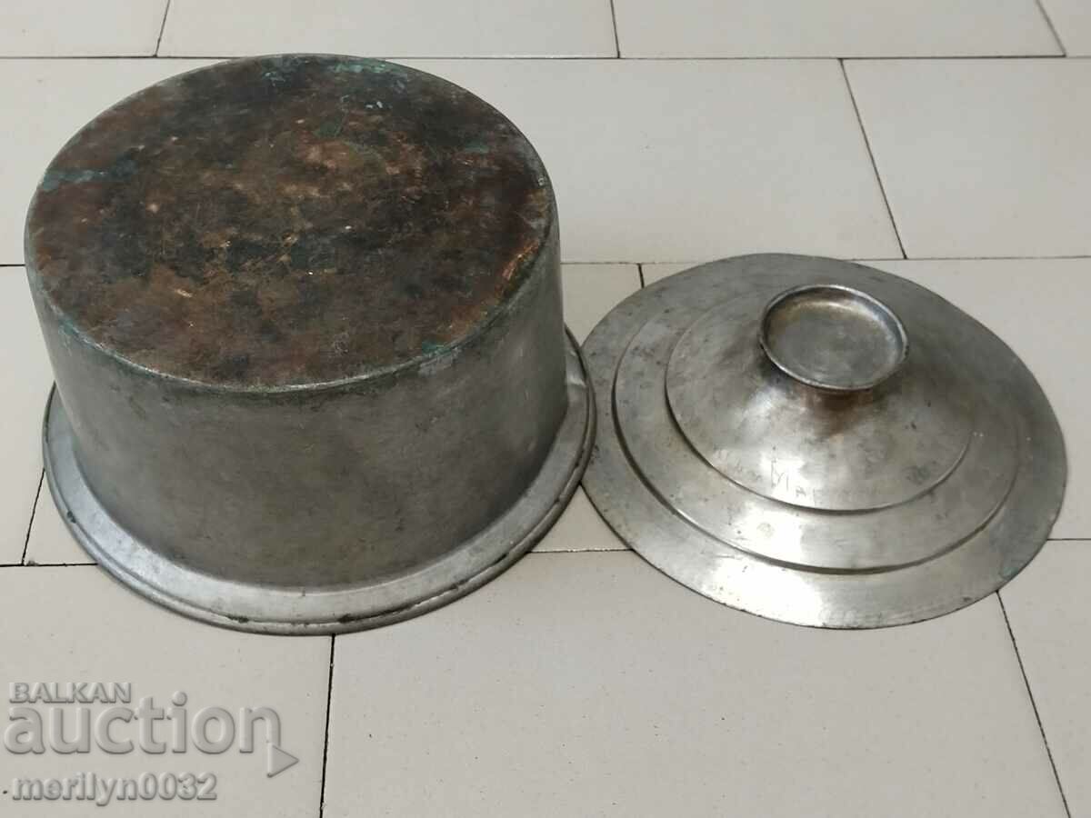 Auction Old tin pot, copper pot with lid Auction Old tin pot, copper pot with lid
