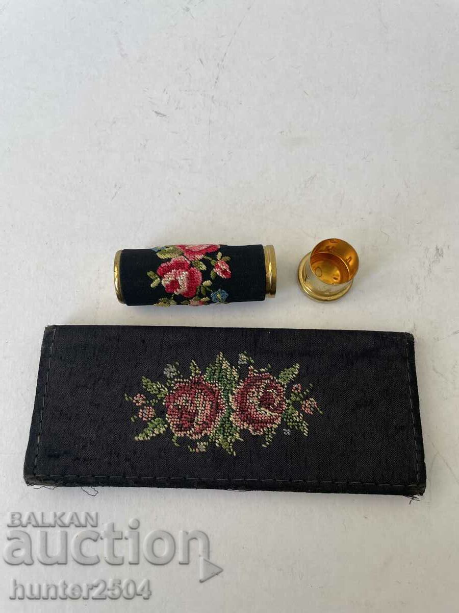 Delivery of Lot mirror and lipstick case, Austria