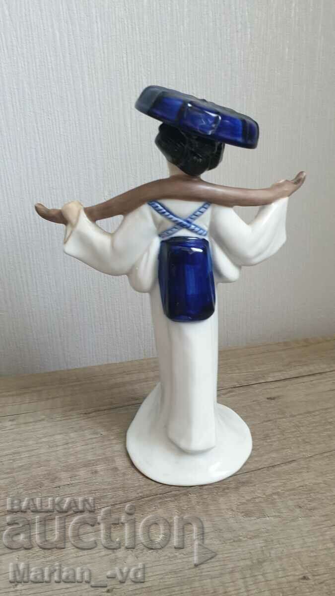 Доставка на Японска порцеланова фигура Доставка на Японска порцеланова фигура