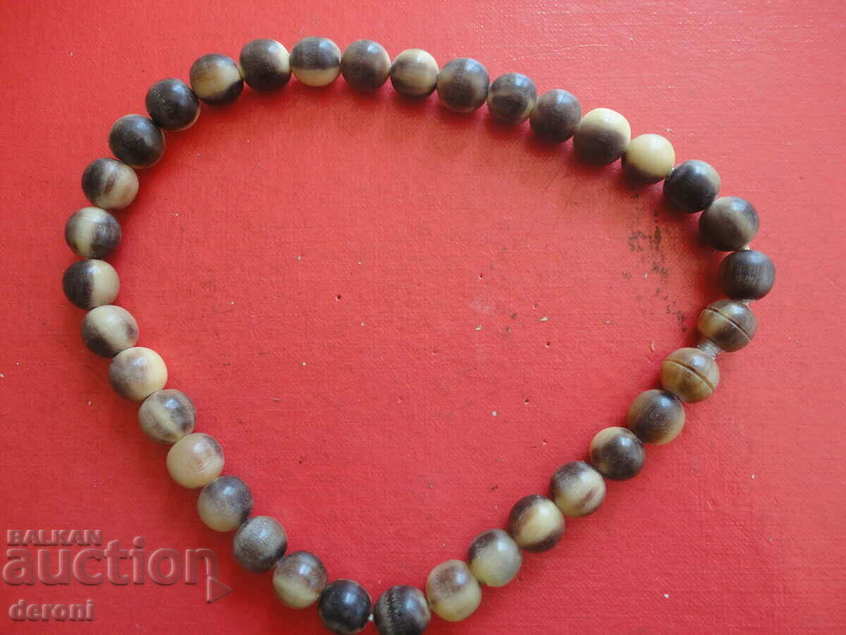 Auction A great horn necklace Auction A great horn necklace