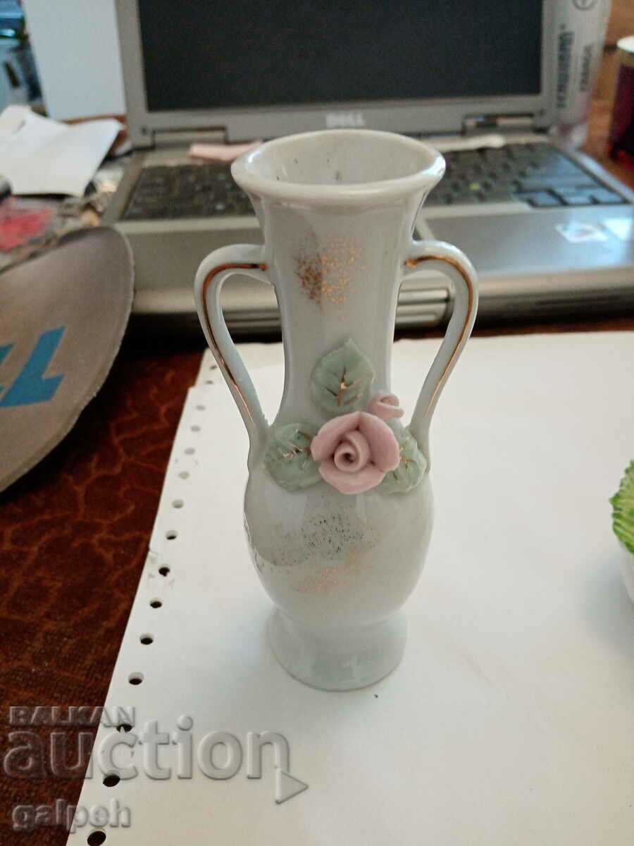 BEAUTIFUL PORCELAIN FIGURES - 3 pcs. with price 16.00 BGN | € 8.18 BEAUTIFUL PORCELAIN FIGURES - 3 pcs. with price 16.00 BGN | € 8.18