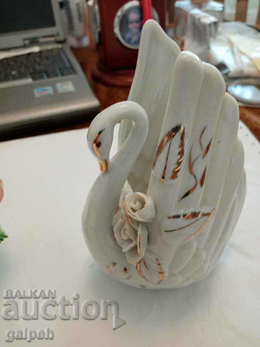 BEAUTIFUL PORCELAIN FIGURES - 3 pcs. - 5 BEAUTIFUL PORCELAIN FIGURES - 3 pcs. - 5