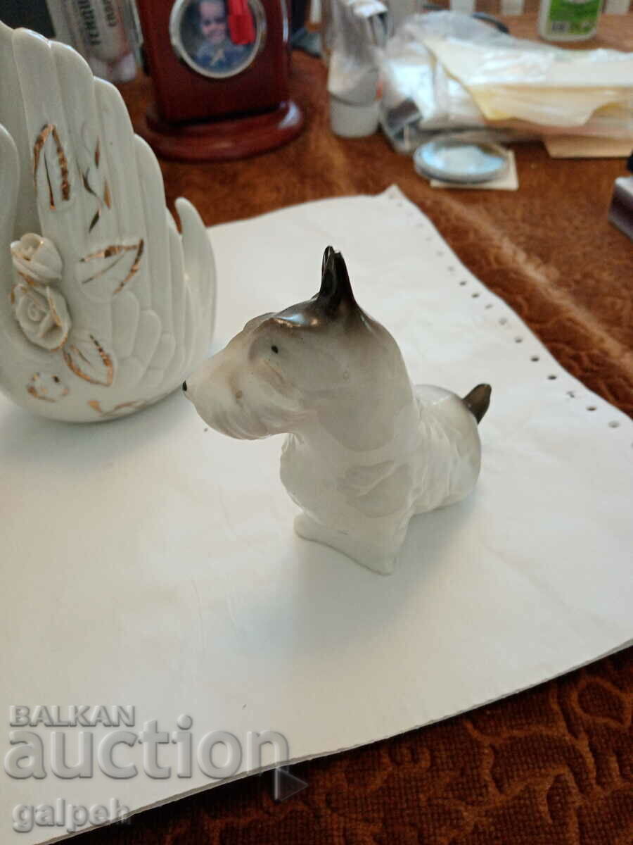 BEAUTIFUL PORCELAIN FIGURES - 3 pcs. - 7 BEAUTIFUL PORCELAIN FIGURES - 3 pcs. - 7