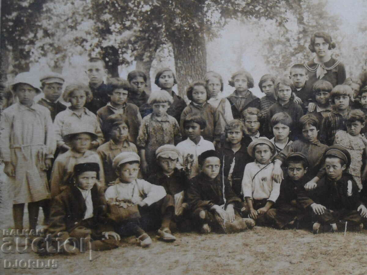 Foto veche, CARTE POSTALE cu preț 4.00 BGN | € 2.05 Foto veche, CARTE POSTALE cu preț 4.00 BGN | € 2.05